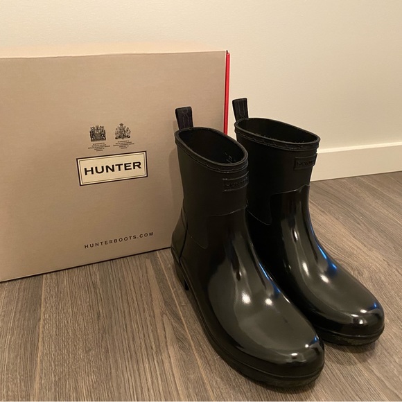 Hunter Refined Low Heel Biker Boots Gloss Duo - Picture 2 of 5